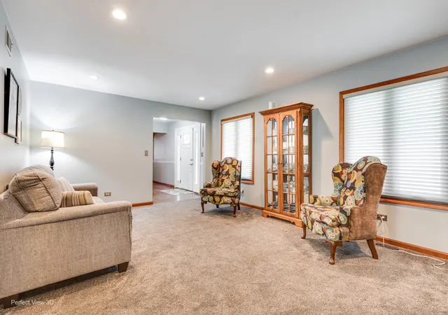 Photo 3 of Single family home for sale at 125 N Pleasant Rd, Lake Zurich, IL 60047 | MLS# 12730852 | Listing updated on 2026-09-24