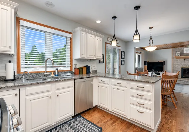 Photo 4 of Single family home for sale at 125 N Pleasant Rd, Lake Zurich, IL 60047 | MLS# 12730852 | Listing updated on 2026-09-24