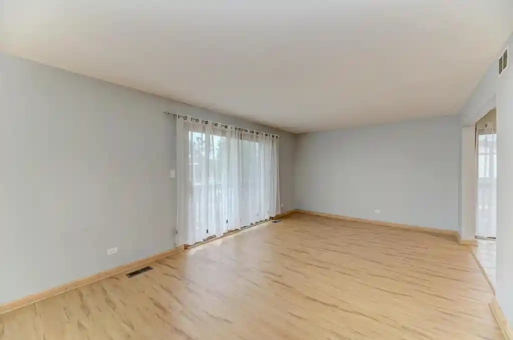 Listing Photo 2 - Condo for sale in 226 Manor Dr located at 226 Manor Dr, New Lenox, IL 60451 - Unit 226 Manor Dr