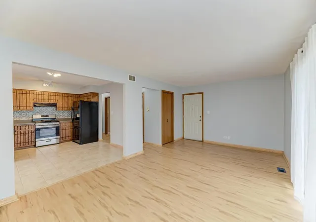 5th image of 226 Manor Dr, New Lenox, IL 60451