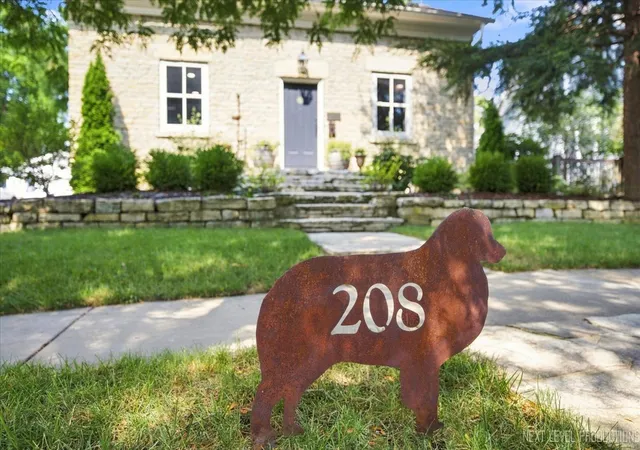 image of 208 S 1st St, Geneva, IL 60134 | MLS# 12730864