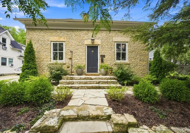 image of 208 S 1st St, Geneva, IL 60134 | MLS# 12730864