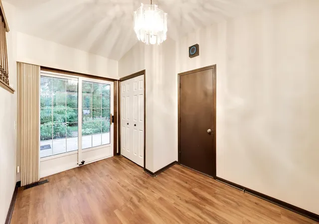 3rd image of 4500 Sundance Ct, Hoffman Estates, IL 60192 | MLS# 12730901
