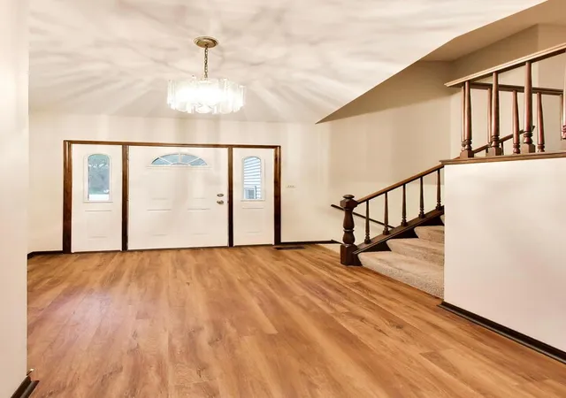 4th image of 4500 Sundance Ct, Hoffman Estates, IL 60192 | MLS# 12730901