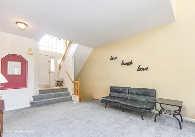 3rd image of 2320 Stonegate Rd, Algonquin, IL 60102 | MLS# 12730927