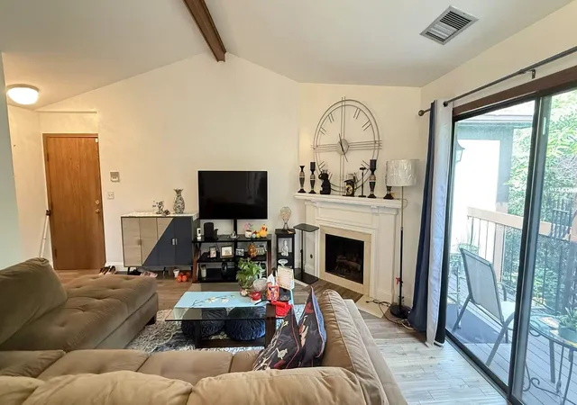 Listing Photo 5 - Condo for sale in building located at 200 Brookside Ln, Willowbrook, IL 60527 - Unit #D