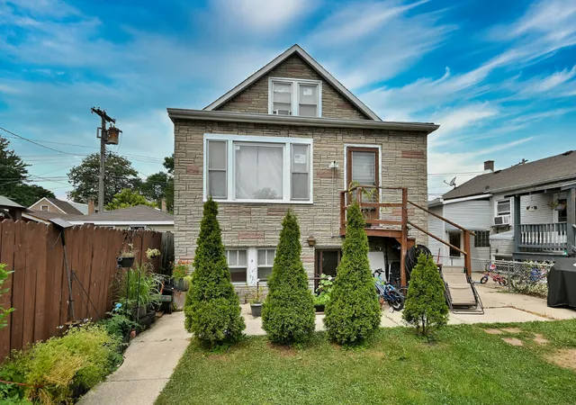 Photo 2 of Sale Pending at 2632 N Moody Ave, Chicago, IL 60639 | MLS# 12730982 | Listing updated on 2026-08-20