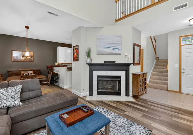 Listing Photo 4 - Condo for sale in building located at 2927 Pleasant Plains Dr, St. Charles, IL 60175