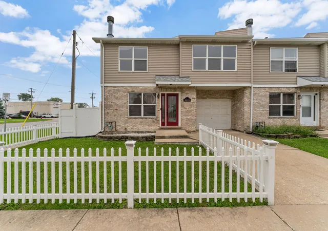 Townhouse for sale at 8001 Thomas St #8001, Justice, IL 60458 | MLS# 12731055