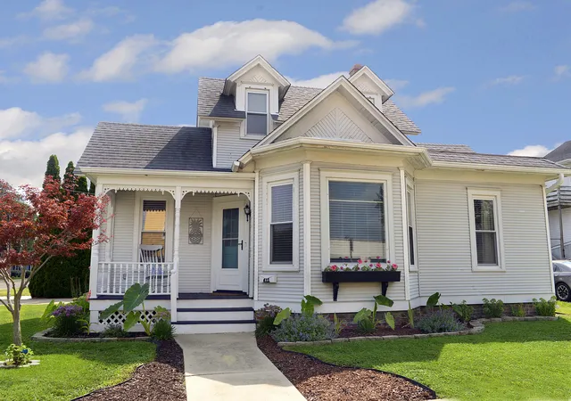 1st image of 611 6th Ave, Mendota, IL 61342 | MLS# 12731074
