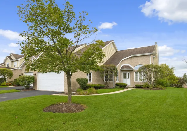 2nd image of 10427 Songbird Cir, Orland Park, IL 60467 | MLS# 12731084