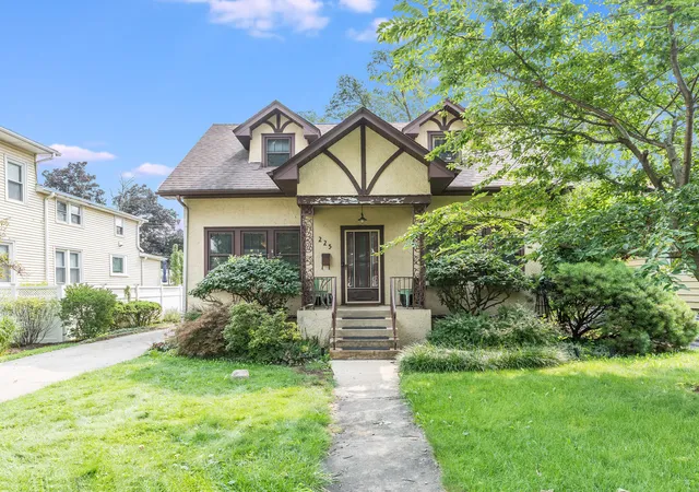 Photo 1 of Single family home for sale at 225 Pick Ave, Elmhurst, IL 60126 | MLS# 12731090 | Listing updated on 2026-08-26