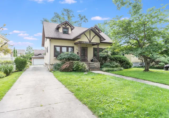 Photo 2 of Single family home for sale at 225 Pick Ave, Elmhurst, IL 60126 | MLS# 12731090 | Listing updated on 2026-08-26