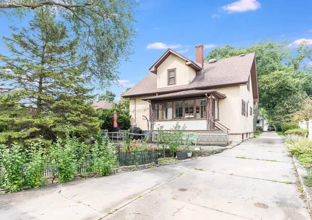 Photo 3 of Single family home for sale at 225 Pick Ave, Elmhurst, IL 60126 | MLS# 12731090 | Listing updated on 2026-08-26