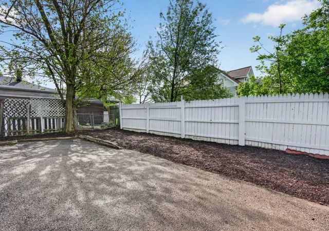 19th image of 330 Harwood St, Joliet, IL 60432 | MLS# 12731097