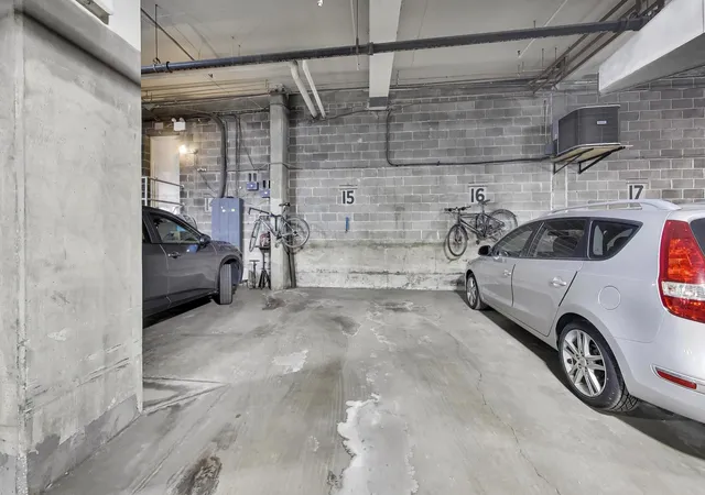 Listing Photo 2 - Condo for sale in building located at 2300 N Commonwealth Ave, Chicago, IL 60614 - Unit #2H
