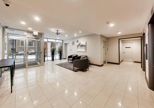 Listing Photo 3 - Condo for sale in building located at 2300 N Commonwealth Ave, Chicago, IL 60614 - Unit #2H