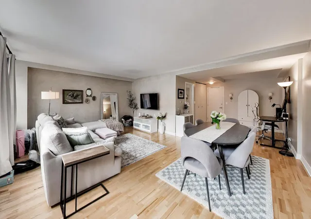 Listing Photo 4 - Condo for sale in building located at 2300 N Commonwealth Ave, Chicago, IL 60614 - Unit #2H
