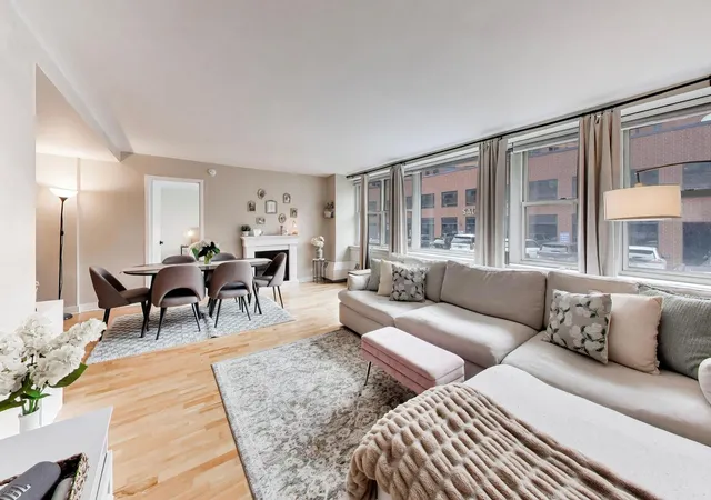 Listing Photo 5 - Condo for sale in building located at 2300 N Commonwealth Ave, Chicago, IL 60614 - Unit #2H