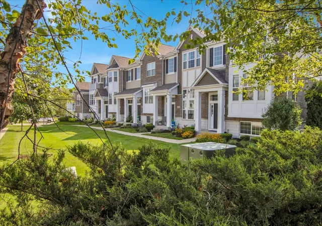 2nd image of 2937 Madison Dr, Naperville, IL 60564 | MLS# 12731111