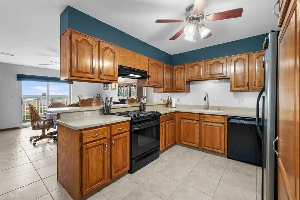 Listing Photo 2 - Condo for sale in 920 17th St located at 920 17th St, Moline, IL 61265 - Unit #34