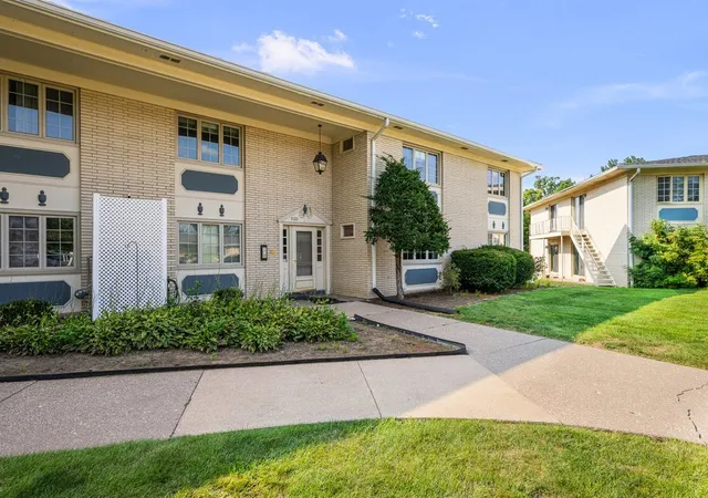 25th image of 920 17th St #34, Moline, IL 61265 | MLS# 12731112