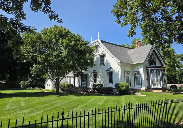 Photo 2 of Sale Pending at 425 W Lincoln Ave, Belvidere, IL 61008 | MLS# 12731131 | Listing updated on 2026-08-25