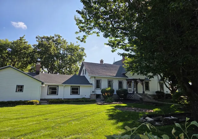 Photo 4 of Sale Pending at 425 W Lincoln Ave, Belvidere, IL 61008 | MLS# 12731131 | Listing updated on 2026-08-25