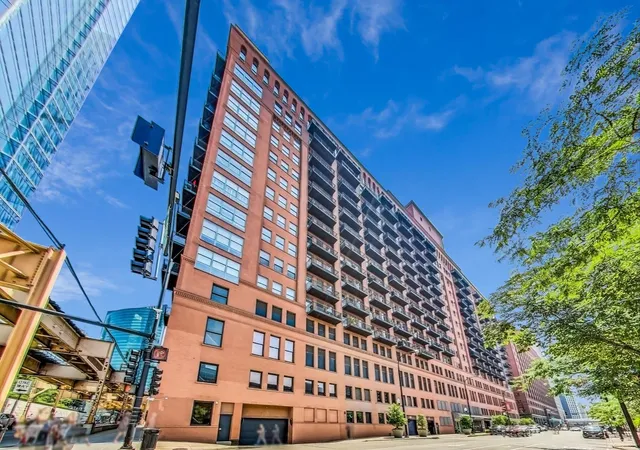 1st image of 165 N Canal St, Chicago, IL 60606