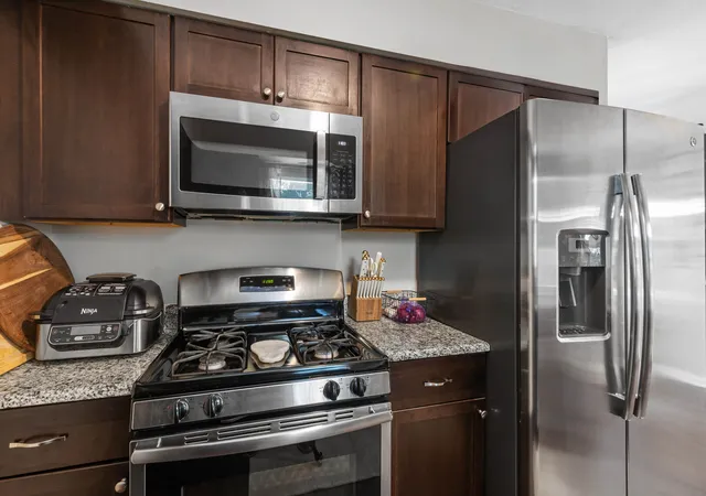 4th image of 3906 W Theodore St, Joliet, IL 60431 | MLS# 12731136