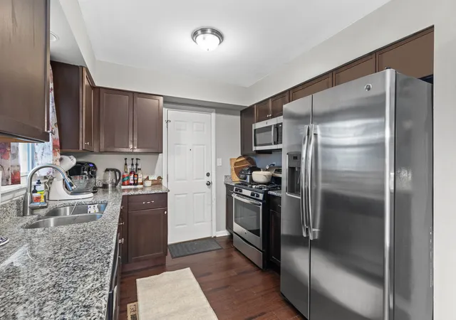 5th image of 3906 W Theodore St, Joliet, IL 60431 | MLS# 12731136