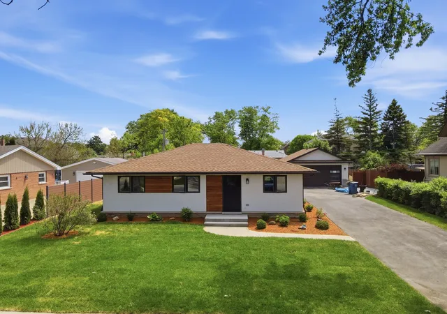 Photo 1 of Single family home for sale at 10409 S 82 Avenue, Palos Hills, IL 60465 | MLS# 12731139 | Listing updated on 2026-08-18