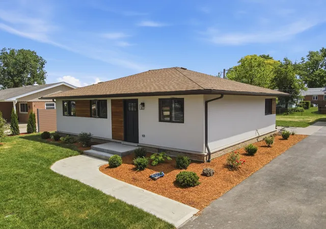 Photo 2 of Single family home for sale at 10409 S 82 Avenue, Palos Hills, IL 60465 | MLS# 12731139 | Listing updated on 2026-08-18