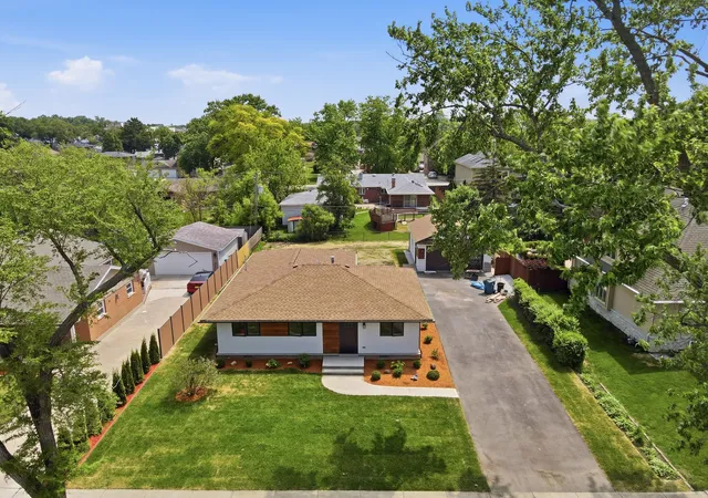 Photo 2 of Single family home for sale at 10409 S 82 Avenue, Palos Hills, IL 60465 | MLS# 12731139 | Listing updated on 2026-08-18