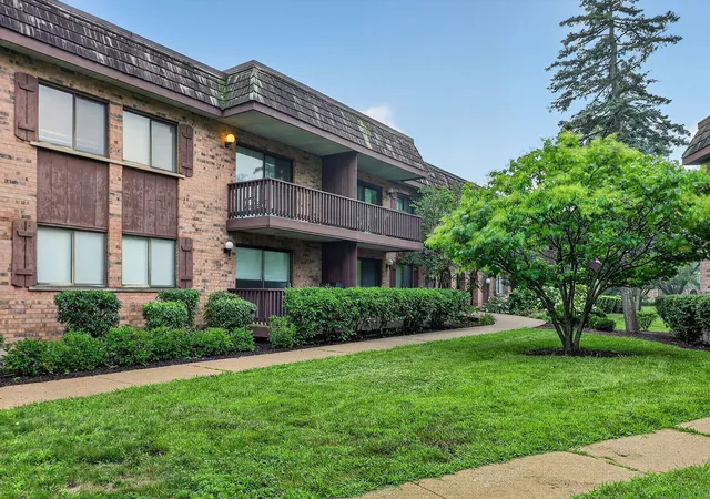 Condo for sale at 8000 Woodglen Ln #110, Downers Grove, IL 60516 | MLS# 12731146