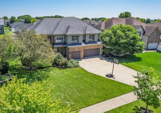 2nd image of 537 N Sycamore Ln, North Aurora, IL 60542 | MLS# 12731149