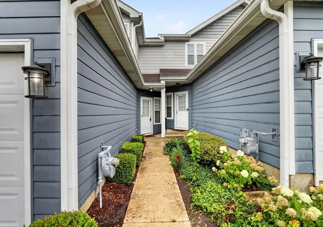 Photo 3 of Townhouse for sale at 1615 Woodcrest Cir, Mundelein, IL 60060 | MLS# 12731227 | Listing updated on 2026-08-31