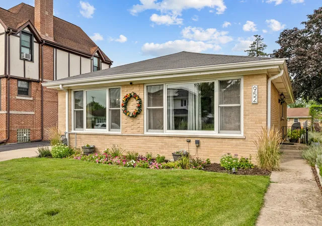 1st image of 952 W Grant Dr, Des Plaines, IL 60016 | MLS# 12731244