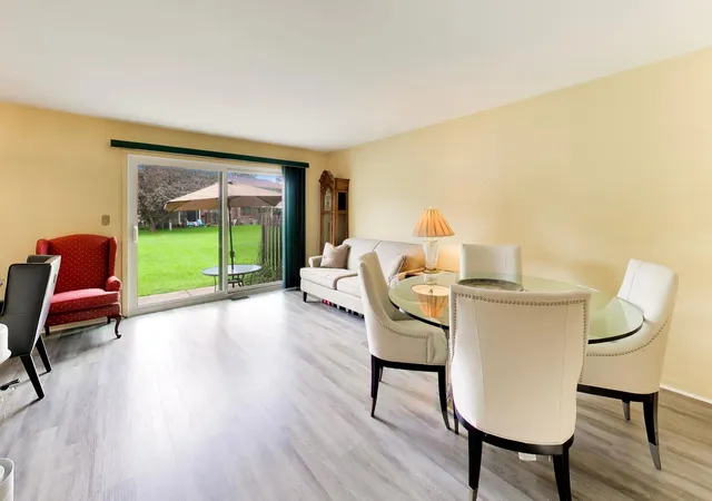 Listing Photo 4 - Condo for sale in building located at 418 Bluebird Ln, Deerfield, IL 60015 - Unit #418