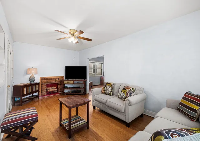 Photo 3 of Sale Pending at 5251 W Belle Plaine Ave, Chicago, IL 60641 | MLS# 12731269 | Listing updated on 2026-09-24