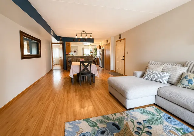 Listing Photo 4 - Condo for sale in building located at 7935 W 90Th St, Hickory Hills, IL 60457 - Unit #1A