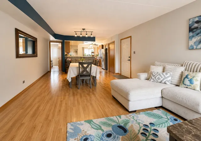 Listing Photo 5 - Condo for sale in building located at 7935 W 90Th St, Hickory Hills, IL 60457 - Unit #1A