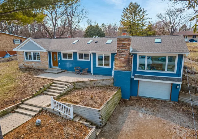 Photo 2 of Single family home for sale at 4433 Wildwood Dr, Crystal Lake, IL 60014 | MLS# 12731287 | Listing updated on 2026-09-02