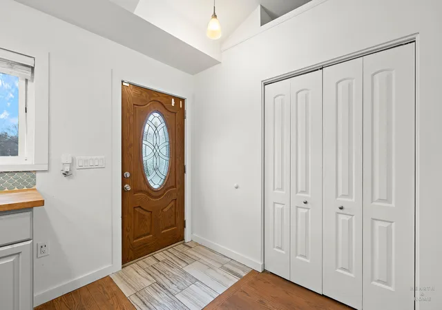 Photo 4 of Single family home for sale at 4433 Wildwood Dr, Crystal Lake, IL 60014 | MLS# 12731287 | Listing updated on 2026-09-02