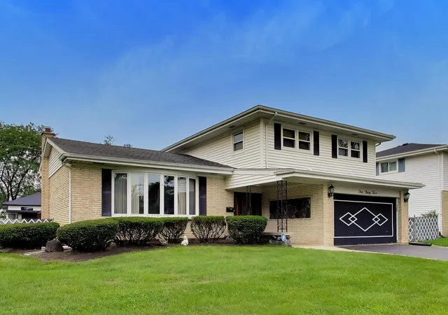 2nd image of 433 Kinkaid Ct, Des Plaines, IL 60016 | MLS# 12731290