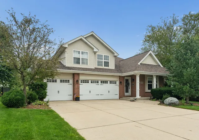 Photo 1 of Single family home for sale at 8204 W Rosebury Dr, Frankfort, IL 60423 | MLS# 12731309 | Listing updated on 2026-08-18