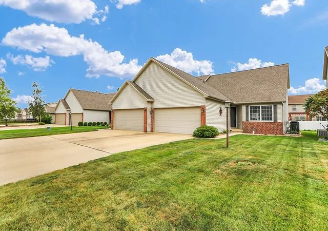 2nd image of 4007 Aberdeen Dr, Champaign, IL 61822 | MLS# 12731347