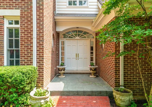 2nd image of 863 Gloucester Xing, Lake Forest, IL 60045 | MLS# 12731349