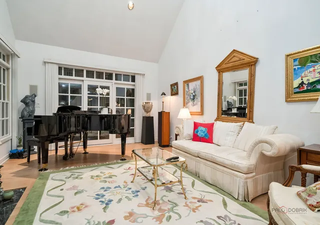 4th image of 863 Gloucester Xing, Lake Forest, IL 60045 | MLS# 12731349