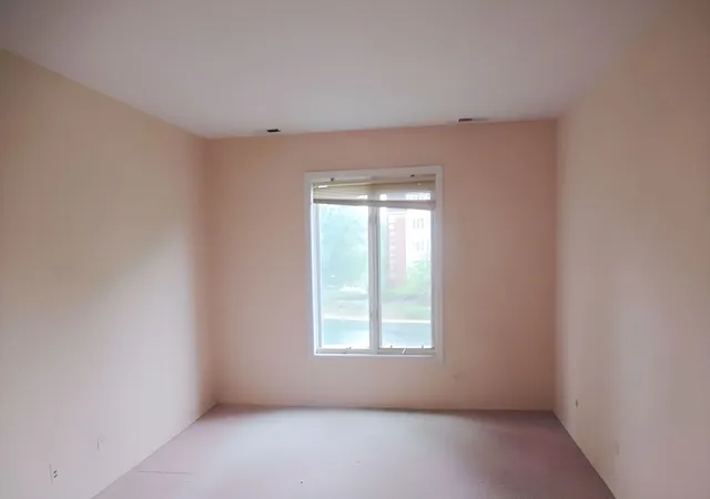 Listing Photo 2 - Condo for sale in building located at 150 Lake Blvd, Buffalo Grove, IL 60089 - Unit #118